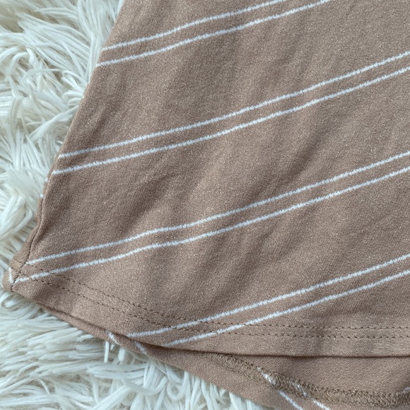 Jenny Boston V-Neck Tank Top 💗 Tan & White - Picture 9 of 12